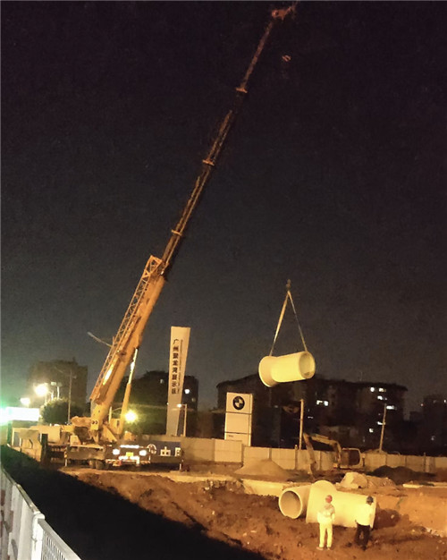 大通“弯臂矫正”—— 吊车的 “形变补偿” 技术